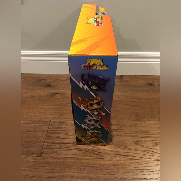 Paw Patrol Cat Pack Adventure Bay play set - Picture 2 of 3